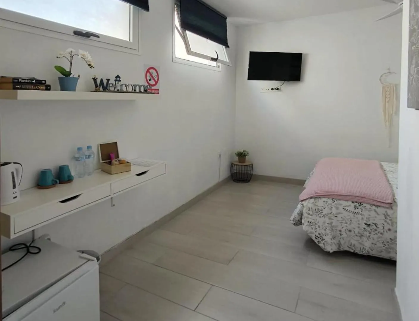 Paradise Room Near The Beach Playa Honda  Alloggio in famiglia Playa Honda (Lanzarote)